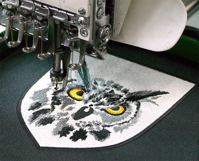 Способ нанесения принта на ткань: машинная вышивка